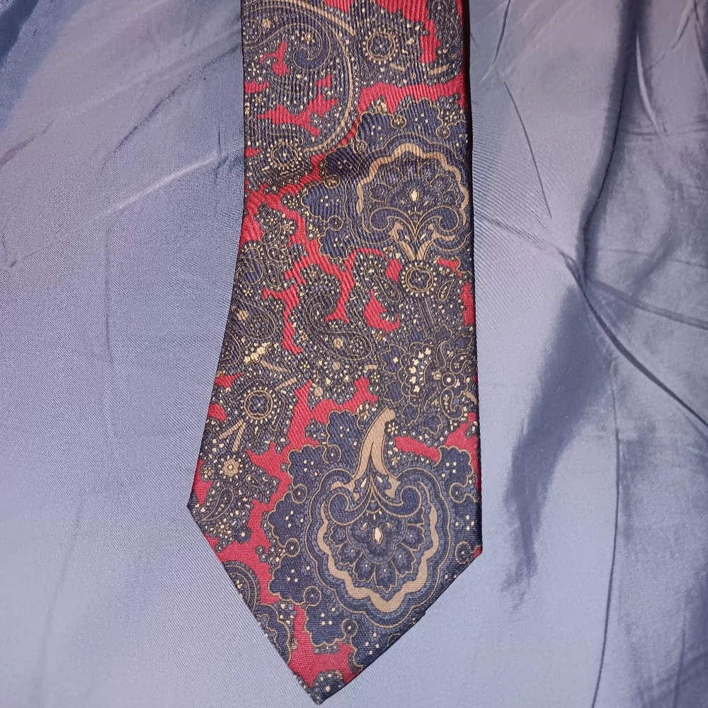 Harve Benard Elegant Red and Navy Paisley Tie